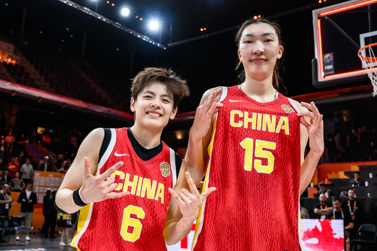 中国女篮长期集训弊大于利:韩旭杨舒予成反例 该多走出去留洋